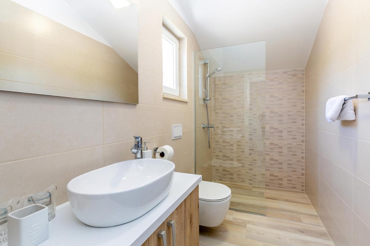 Holiday House San Michele Vrh  Екстер'єр фото
